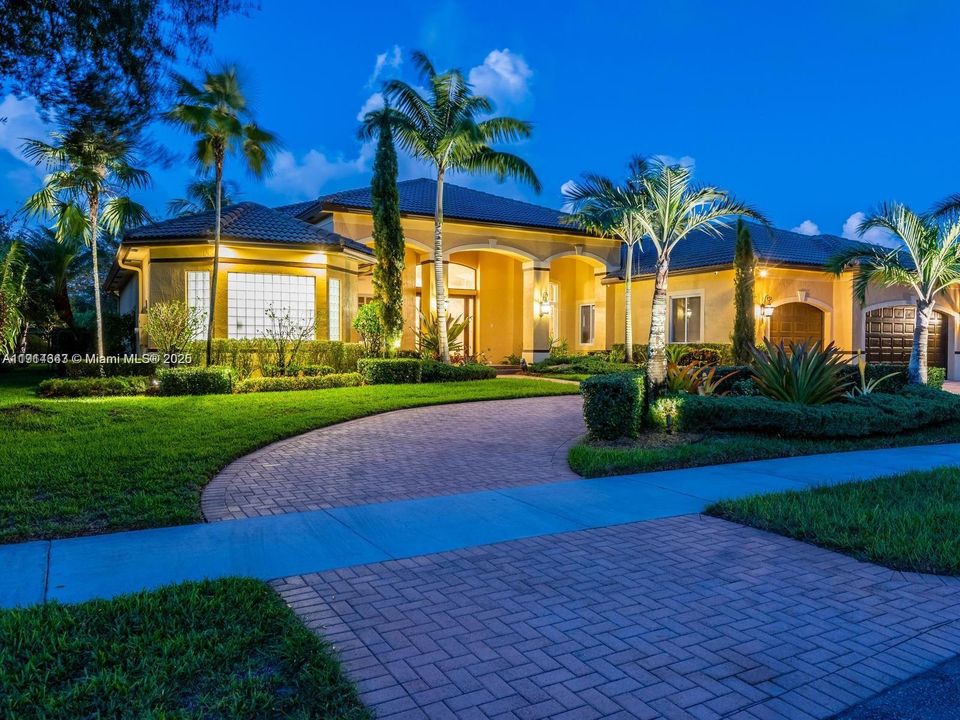 待售: $2,500,000 (5 贝兹, 4 浴室, 4130 平方英尺)