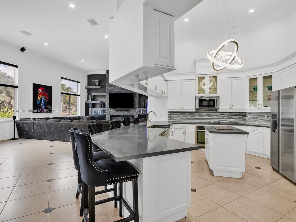 待售: $2,500,000 (5 贝兹, 4 浴室, 4130 平方英尺)