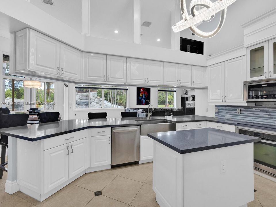 待售: $2,500,000 (5 贝兹, 4 浴室, 4130 平方英尺)