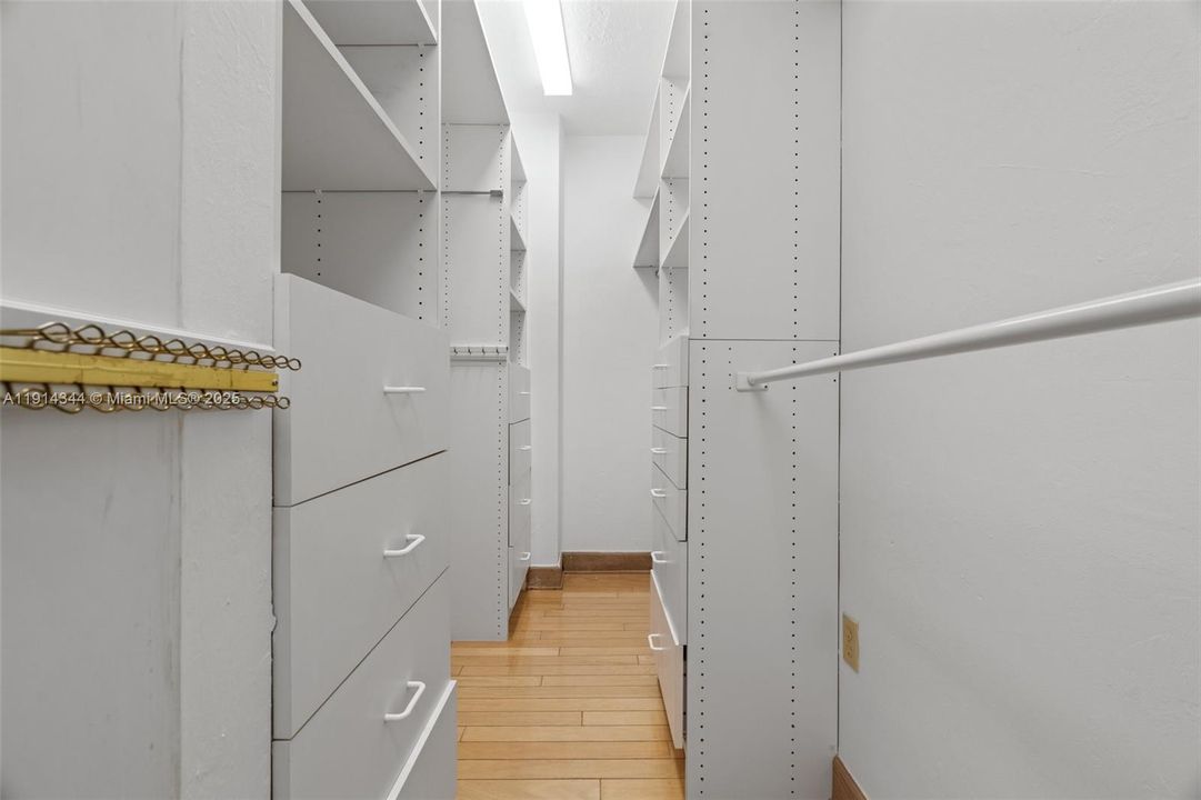 En Venta: $2,360,000 (4 camas, 5 baños, 4130 Pies cuadrados)