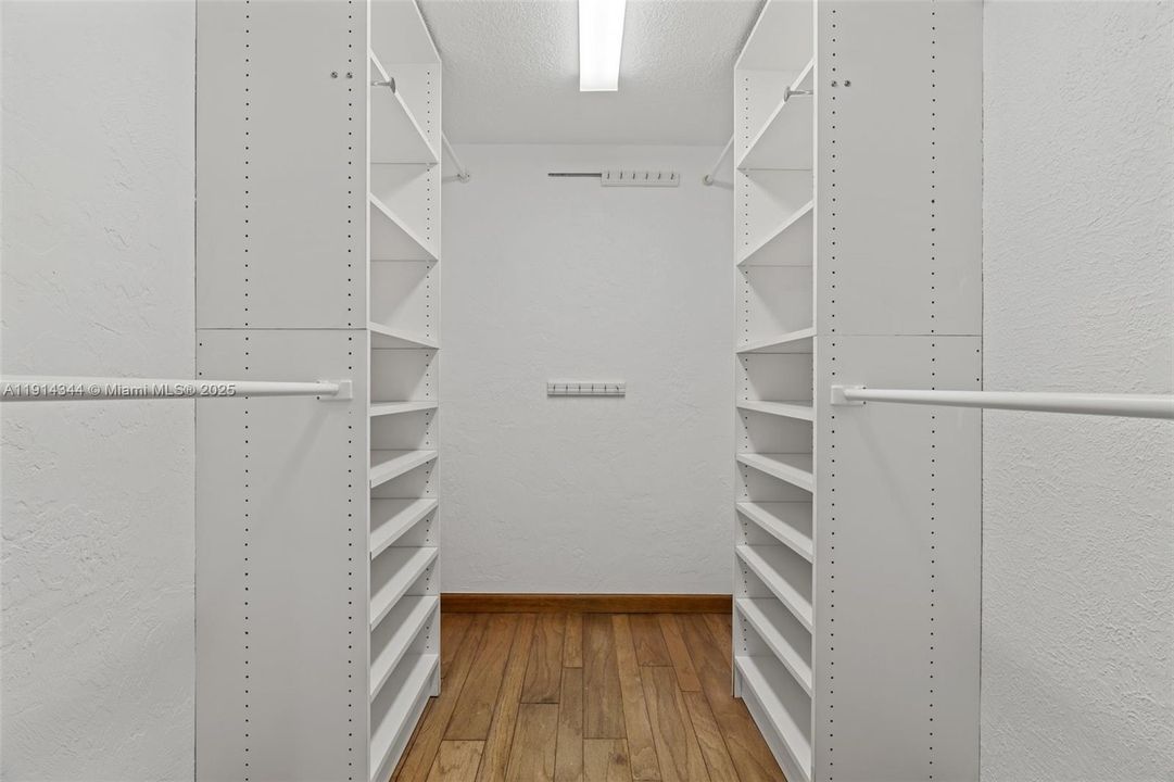 En Venta: $2,360,000 (4 camas, 5 baños, 4130 Pies cuadrados)