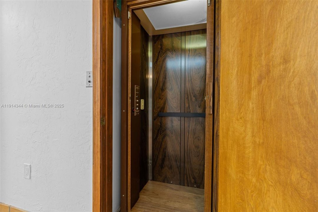 En Venta: $2,360,000 (4 camas, 5 baños, 4130 Pies cuadrados)