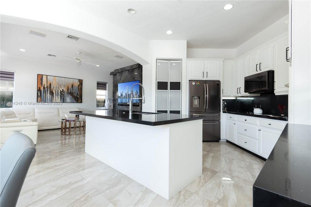 En Renta: $7,000 (4 camas, 3 baños, 2963 Pies cuadrados)