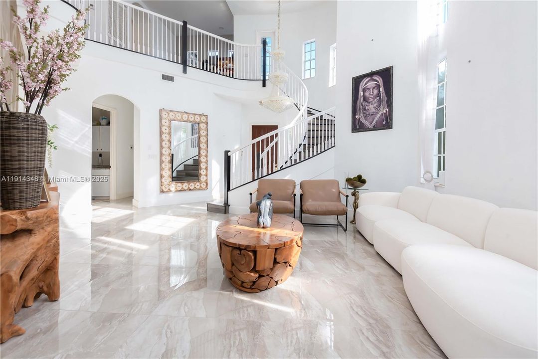 En Renta: $7,000 (4 camas, 3 baños, 2963 Pies cuadrados)