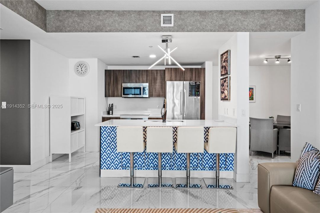 На продажу: $1,030,000 (2 спален, 3 ванн, 1257 Квадратных фут)