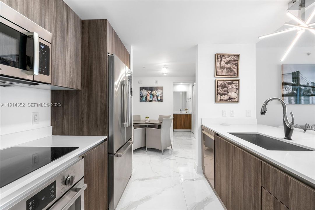 На продажу: $1,030,000 (2 спален, 3 ванн, 1257 Квадратных фут)