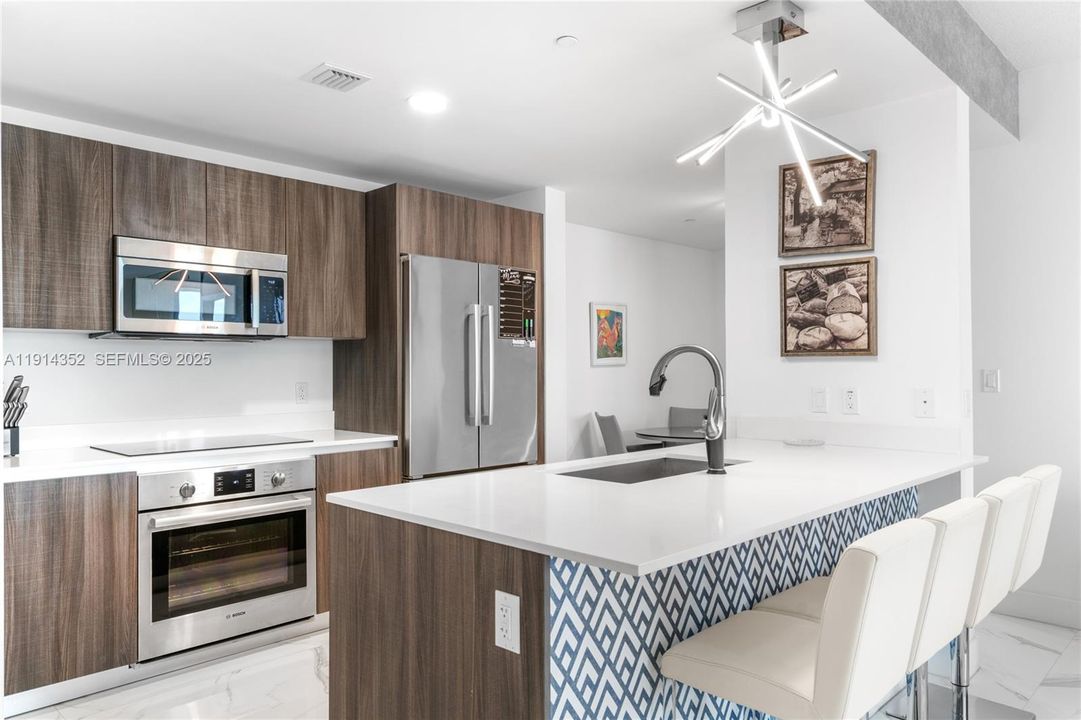 На продажу: $1,030,000 (2 спален, 3 ванн, 1257 Квадратных фут)