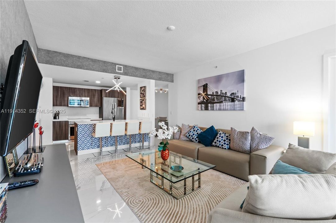 На продажу: $1,030,000 (2 спален, 3 ванн, 1257 Квадратных фут)