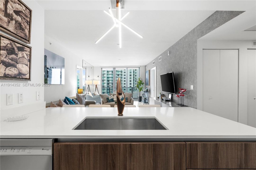 На продажу: $1,030,000 (2 спален, 3 ванн, 1257 Квадратных фут)