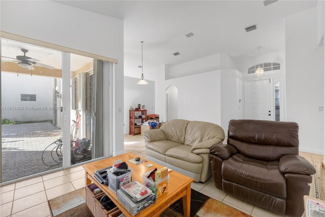 En Venta: $760,000 (3 camas, 2 baños, 1595 Pies cuadrados)