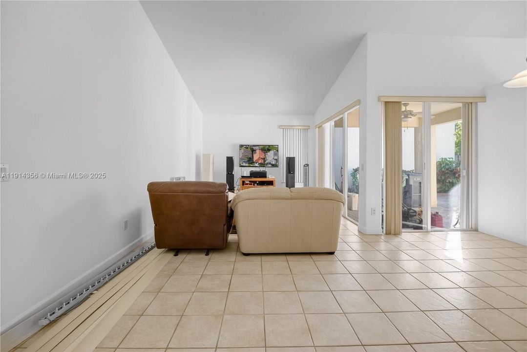 En Venta: $760,000 (3 camas, 2 baños, 1595 Pies cuadrados)