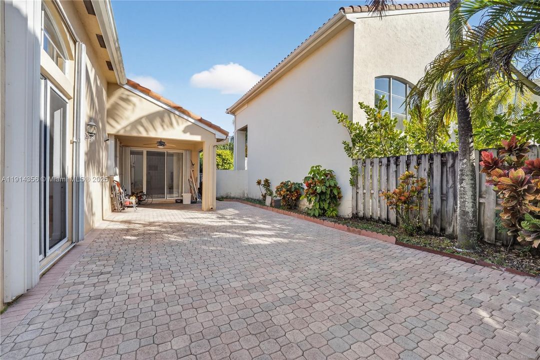 En Venta: $760,000 (3 camas, 2 baños, 1595 Pies cuadrados)