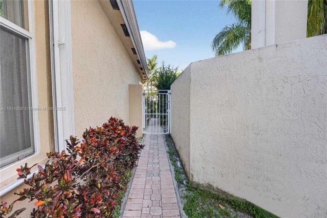 En Venta: $760,000 (3 camas, 2 baños, 1595 Pies cuadrados)