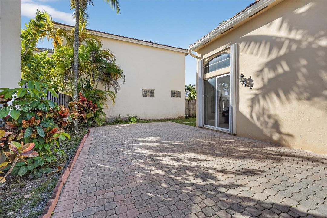 En Venta: $760,000 (3 camas, 2 baños, 1595 Pies cuadrados)