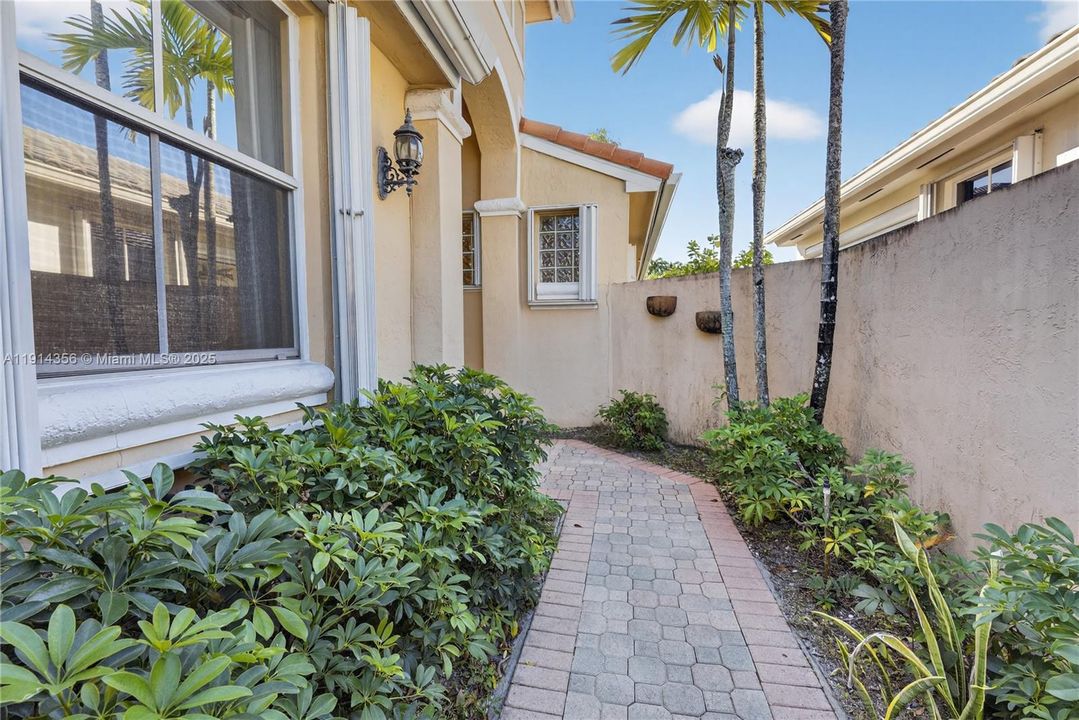 En Venta: $760,000 (3 camas, 2 baños, 1595 Pies cuadrados)