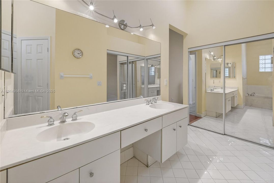 En Venta: $760,000 (3 camas, 2 baños, 1595 Pies cuadrados)