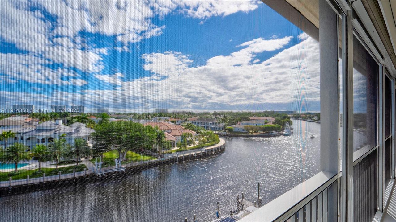 For Sale: $495,000 (2 beds, 2 baths, 1002 Square Feet)