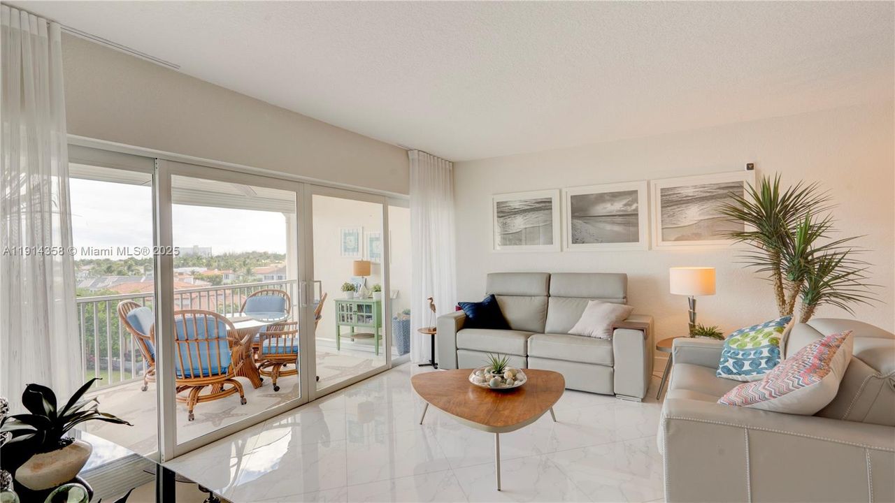 For Sale: $495,000 (2 beds, 2 baths, 1002 Square Feet)