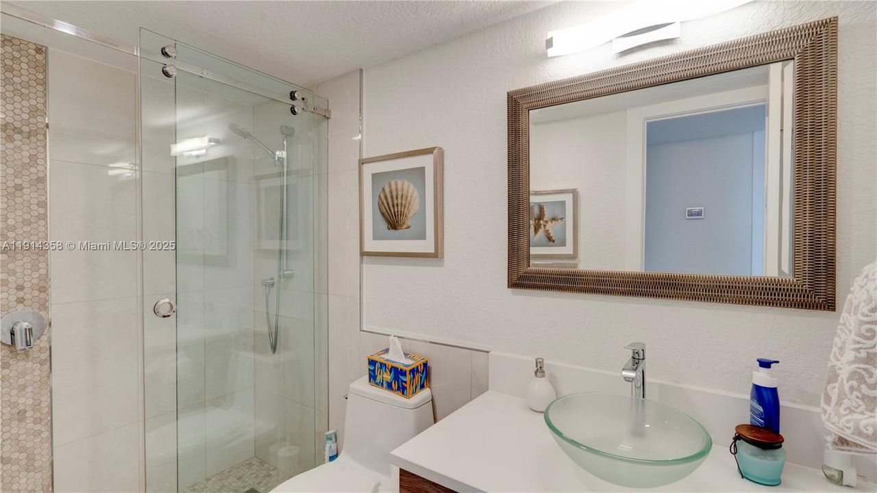 For Sale: $495,000 (2 beds, 2 baths, 1002 Square Feet)