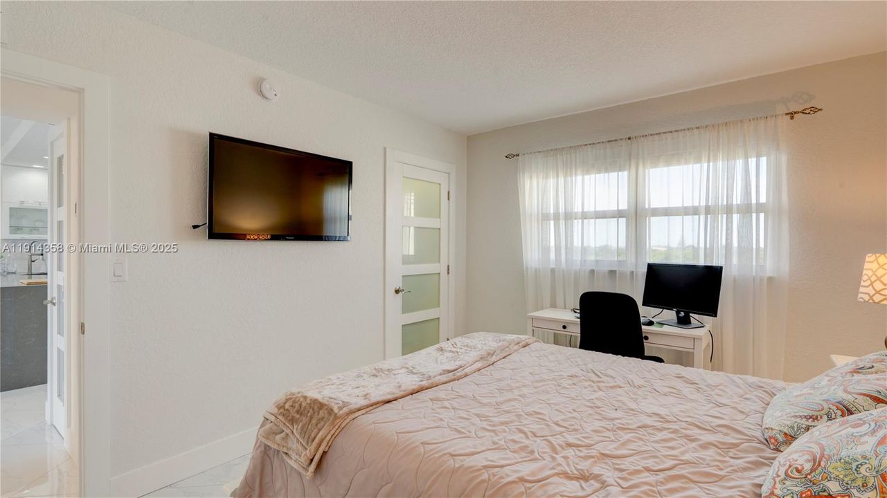 For Sale: $495,000 (2 beds, 2 baths, 1002 Square Feet)