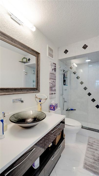 For Sale: $495,000 (2 beds, 2 baths, 1002 Square Feet)