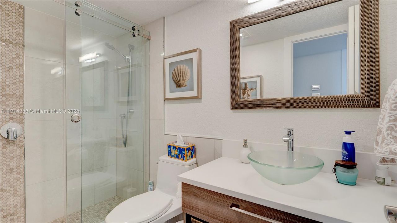 For Sale: $495,000 (2 beds, 2 baths, 1002 Square Feet)