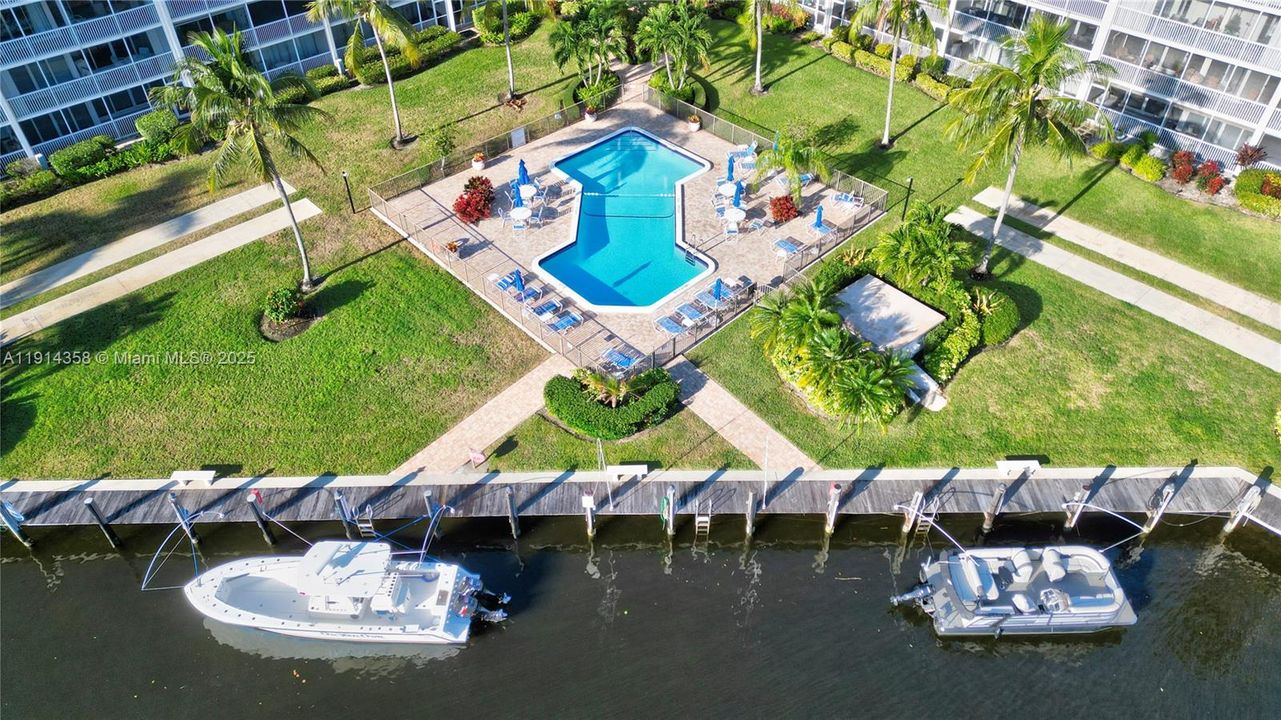 For Sale: $495,000 (2 beds, 2 baths, 1002 Square Feet)