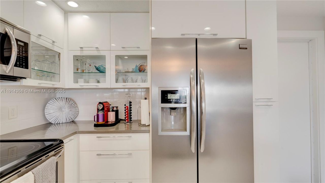 For Sale: $495,000 (2 beds, 2 baths, 1002 Square Feet)