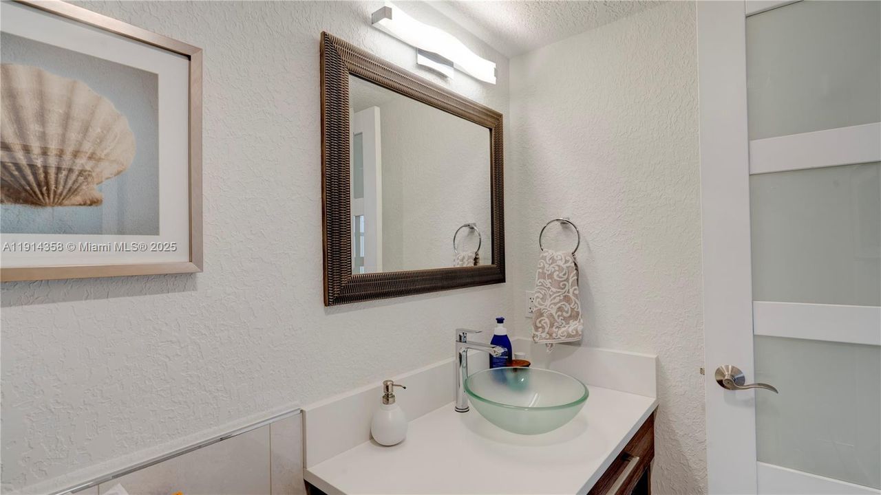 For Sale: $495,000 (2 beds, 2 baths, 1002 Square Feet)