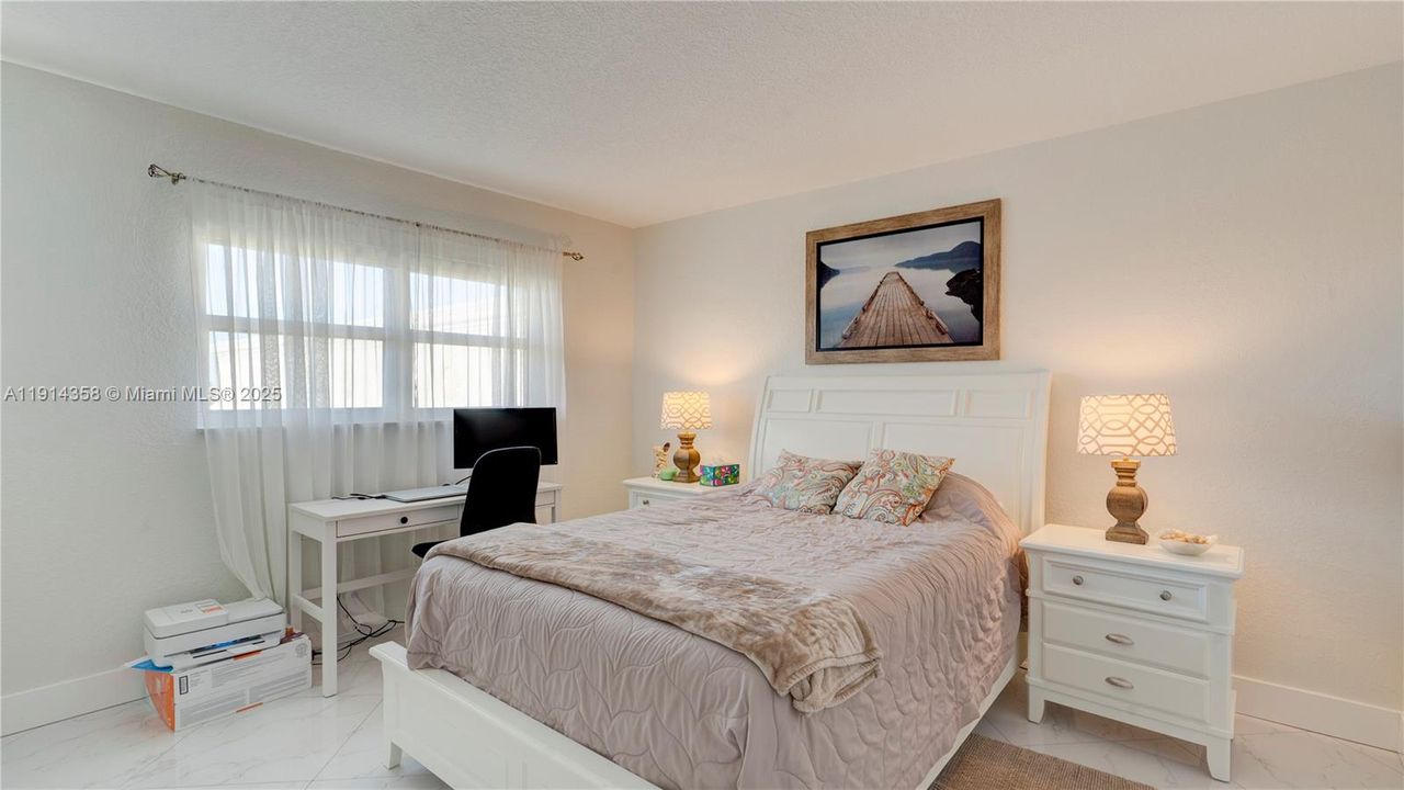 For Sale: $495,000 (2 beds, 2 baths, 1002 Square Feet)