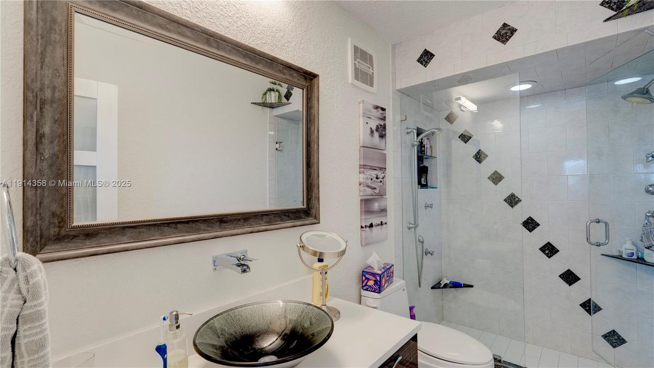 For Sale: $495,000 (2 beds, 2 baths, 1002 Square Feet)