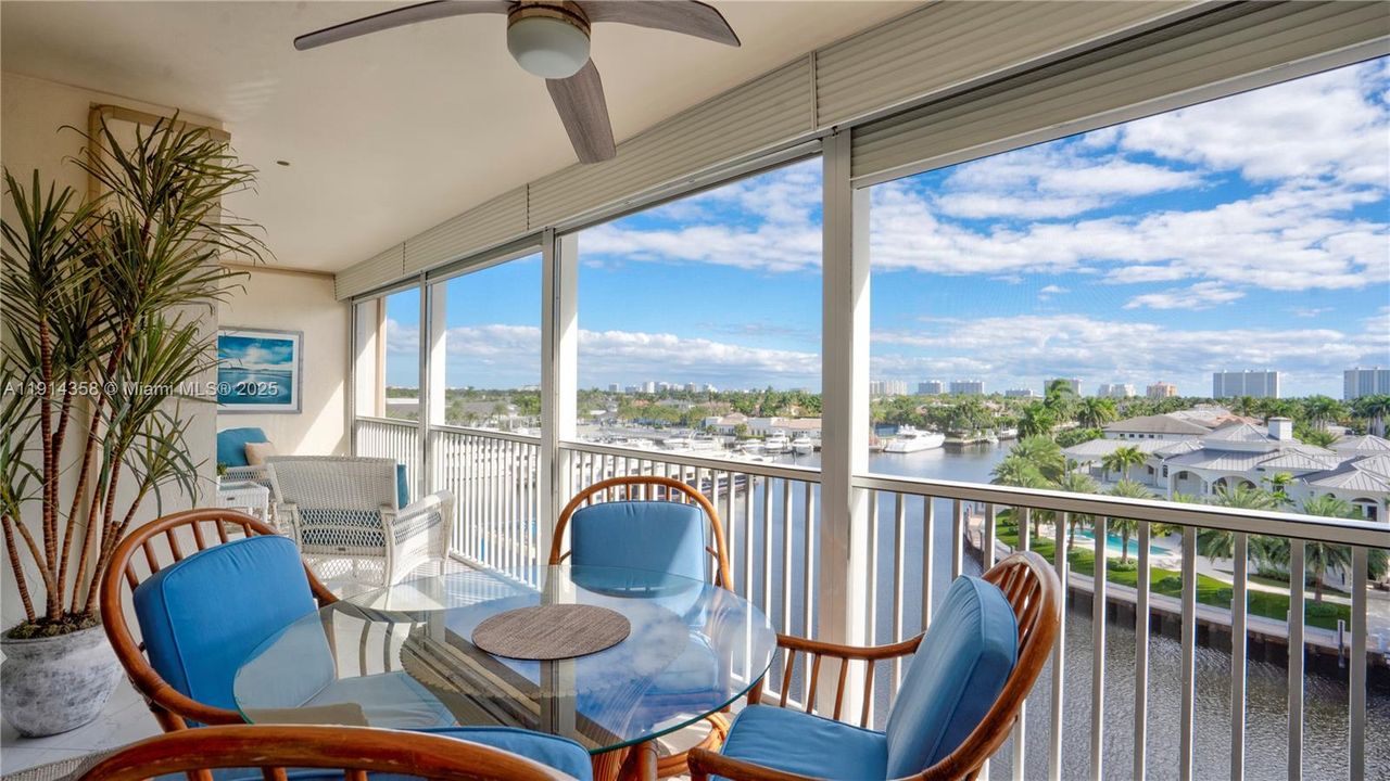 For Sale: $495,000 (2 beds, 2 baths, 1002 Square Feet)