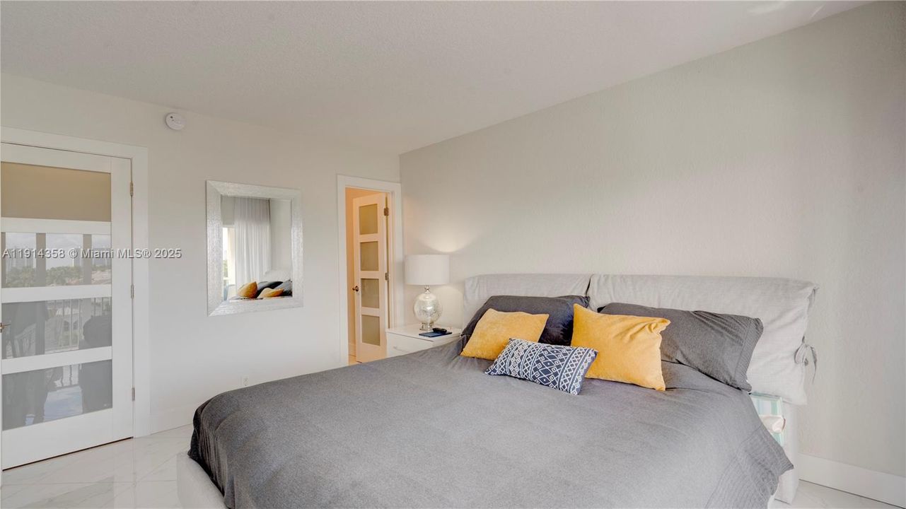 For Sale: $495,000 (2 beds, 2 baths, 1002 Square Feet)