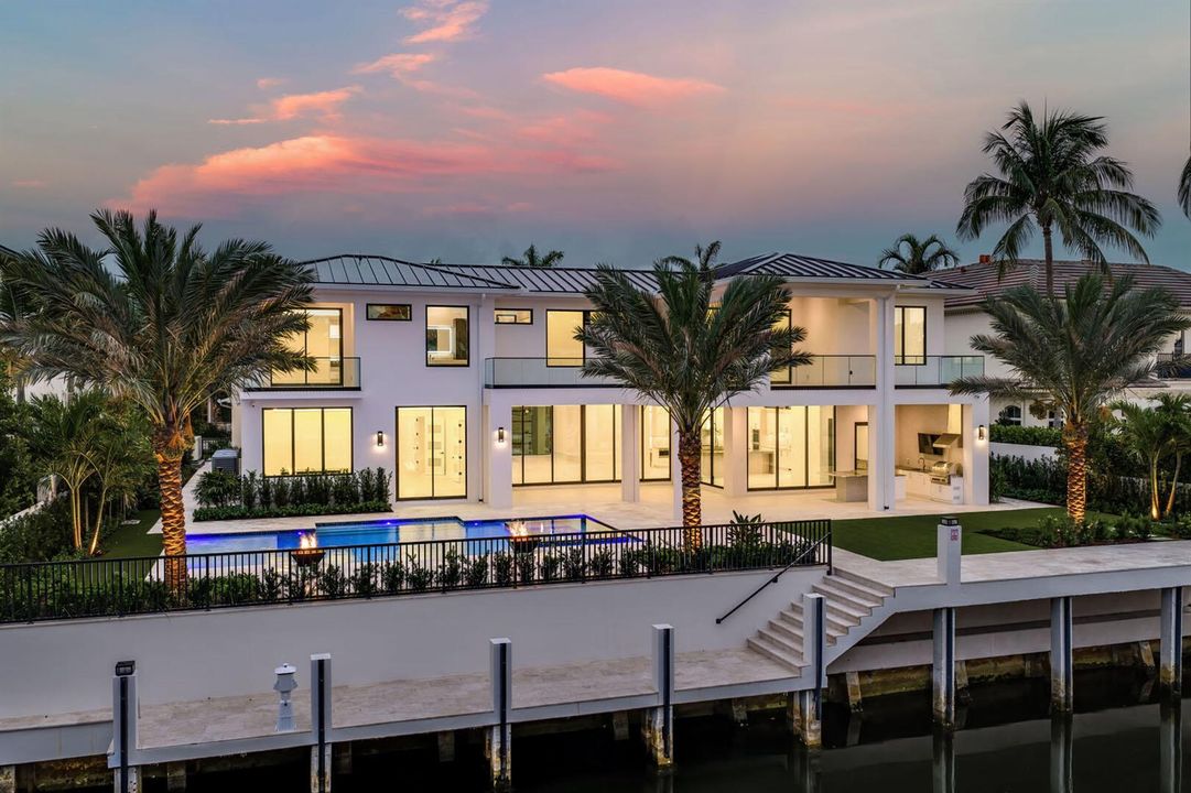 191_Coconut_Palm_Road_Dusk_14
