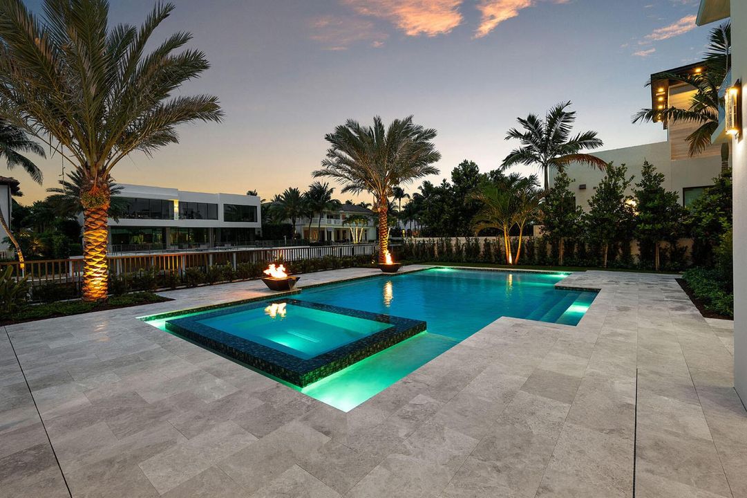 191_Coconut_Palm_Road_Dusk_10