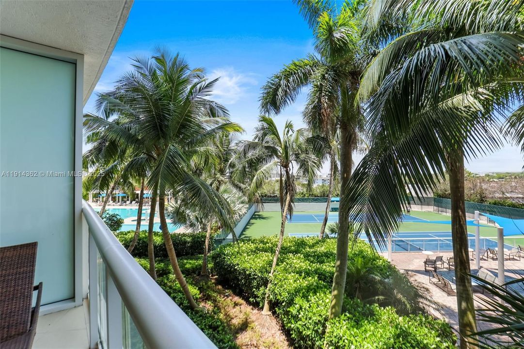 For Sale: $1,060,000 (2 beds, 2 baths, 1815 Square Feet)