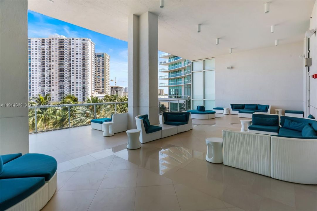 Building Outdoor Residence Space