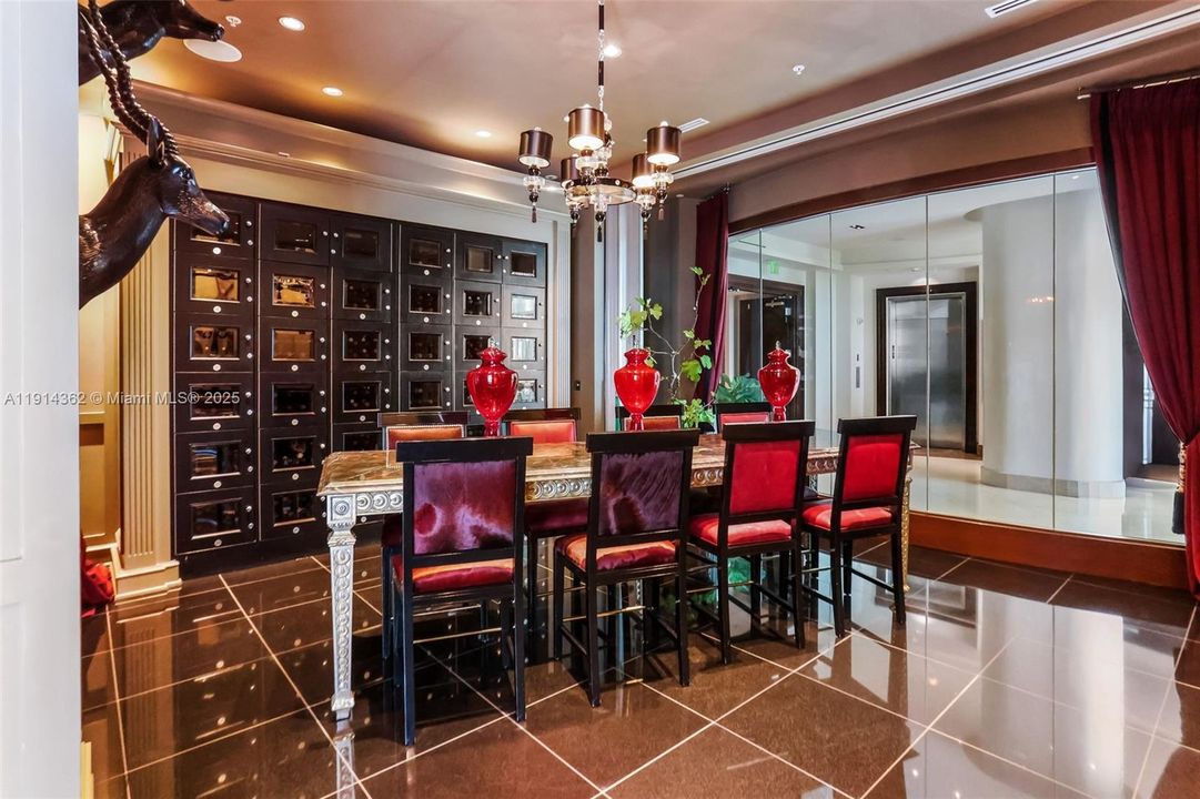 For Sale: $1,060,000 (2 beds, 2 baths, 1815 Square Feet)