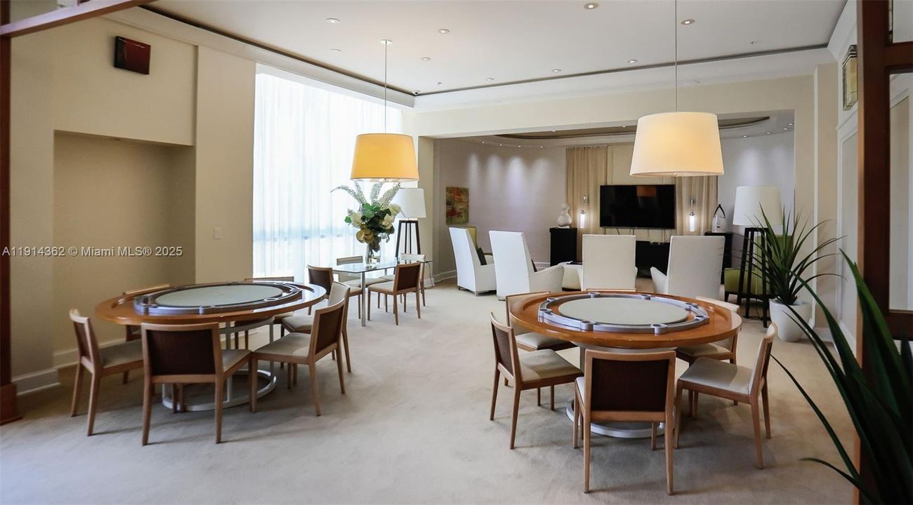 For Sale: $1,060,000 (2 beds, 2 baths, 1815 Square Feet)