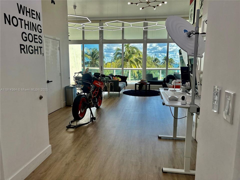 Active With Contract: $625,000 (1 beds, 2 baths, 870 Square Feet)