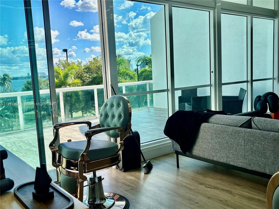 Active With Contract: $625,000 (1 beds, 2 baths, 870 Square Feet)