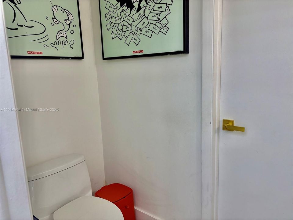 Active With Contract: $625,000 (1 beds, 2 baths, 870 Square Feet)