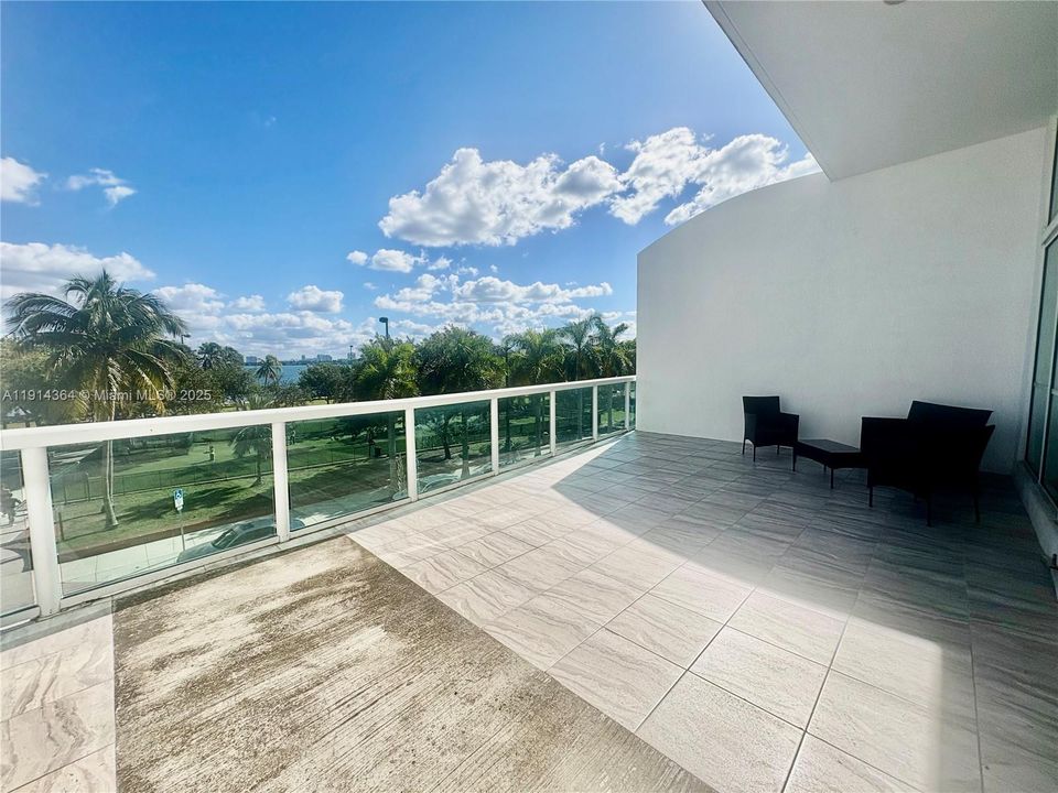 Active With Contract: $625,000 (1 beds, 2 baths, 870 Square Feet)