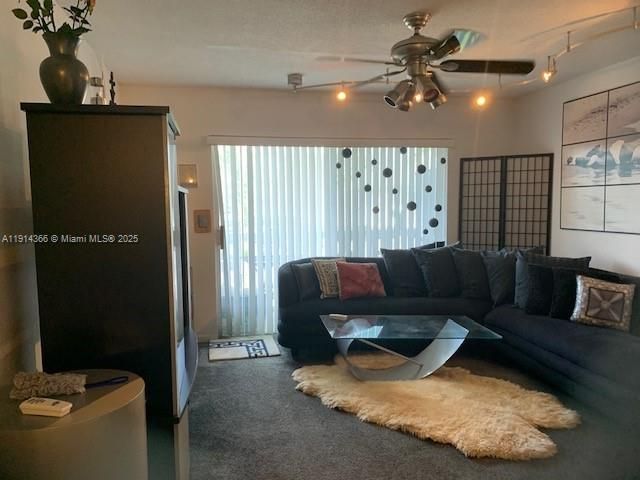 Active With Contract: $124,900 (1 beds, 1 baths, 716 Square Feet)