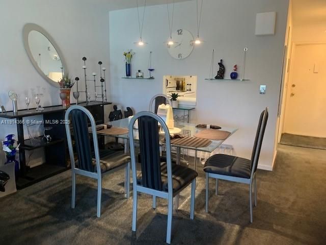 Active With Contract: $124,900 (1 beds, 1 baths, 716 Square Feet)