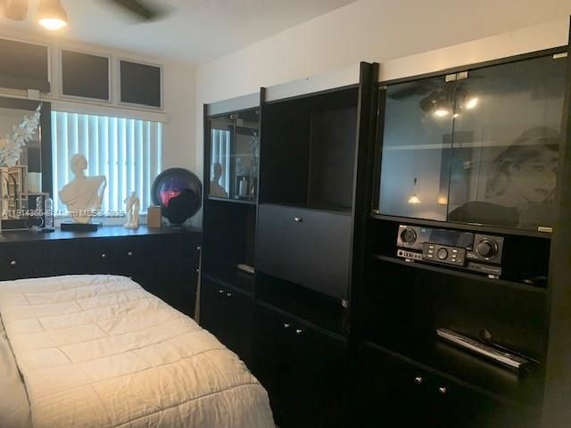 Active With Contract: $124,900 (1 beds, 1 baths, 716 Square Feet)