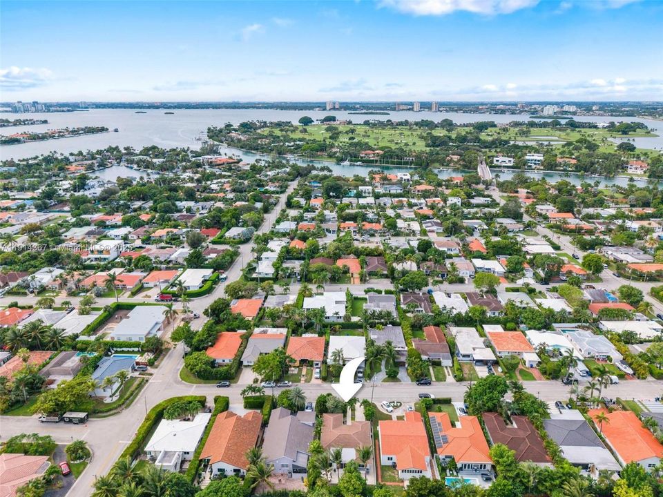 合同活跃: $5,750 (2 贝兹, 2 浴室, 1607 平方英尺)