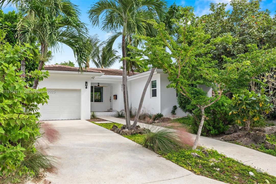 合同活跃: $5,750 (2 贝兹, 2 浴室, 1607 平方英尺)