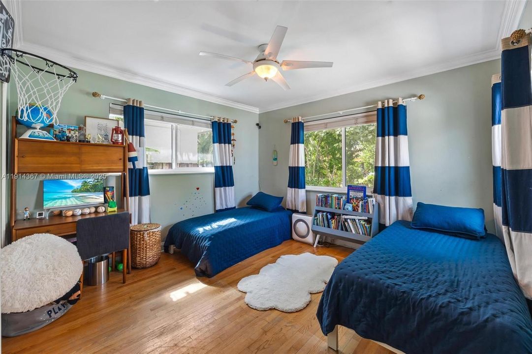 合同活跃: $5,750 (2 贝兹, 2 浴室, 1607 平方英尺)