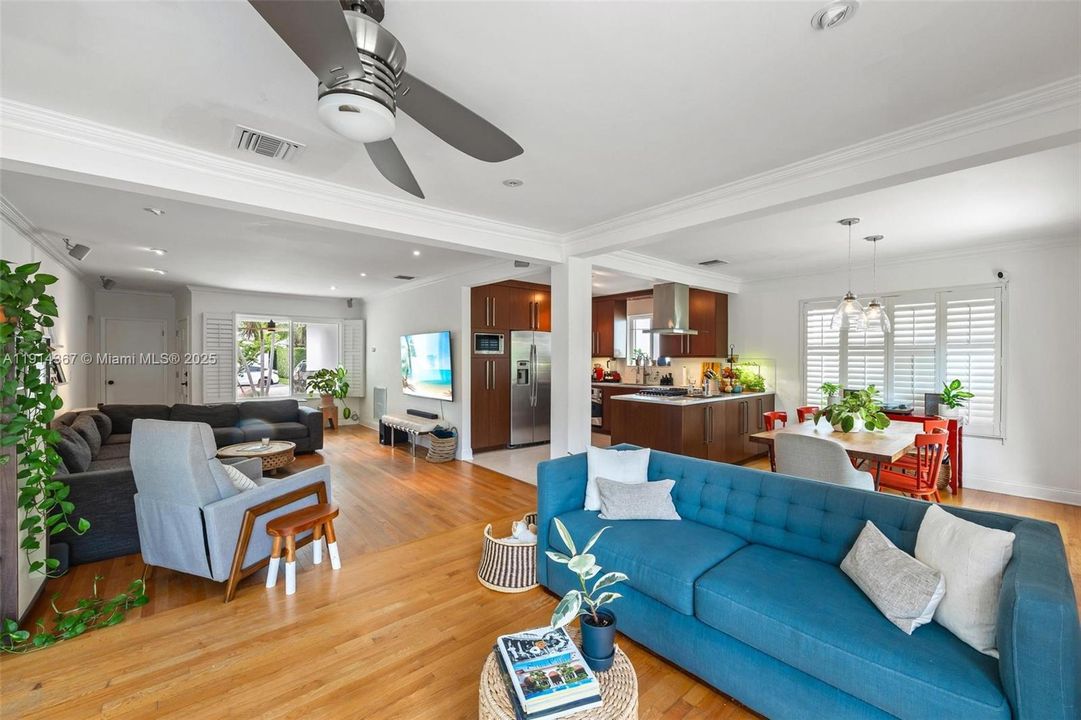 合同活跃: $5,750 (2 贝兹, 2 浴室, 1607 平方英尺)